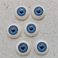 plastik-klare-blaa-oejne-bueformet-dukkeoejne-bamseoejne-gamle